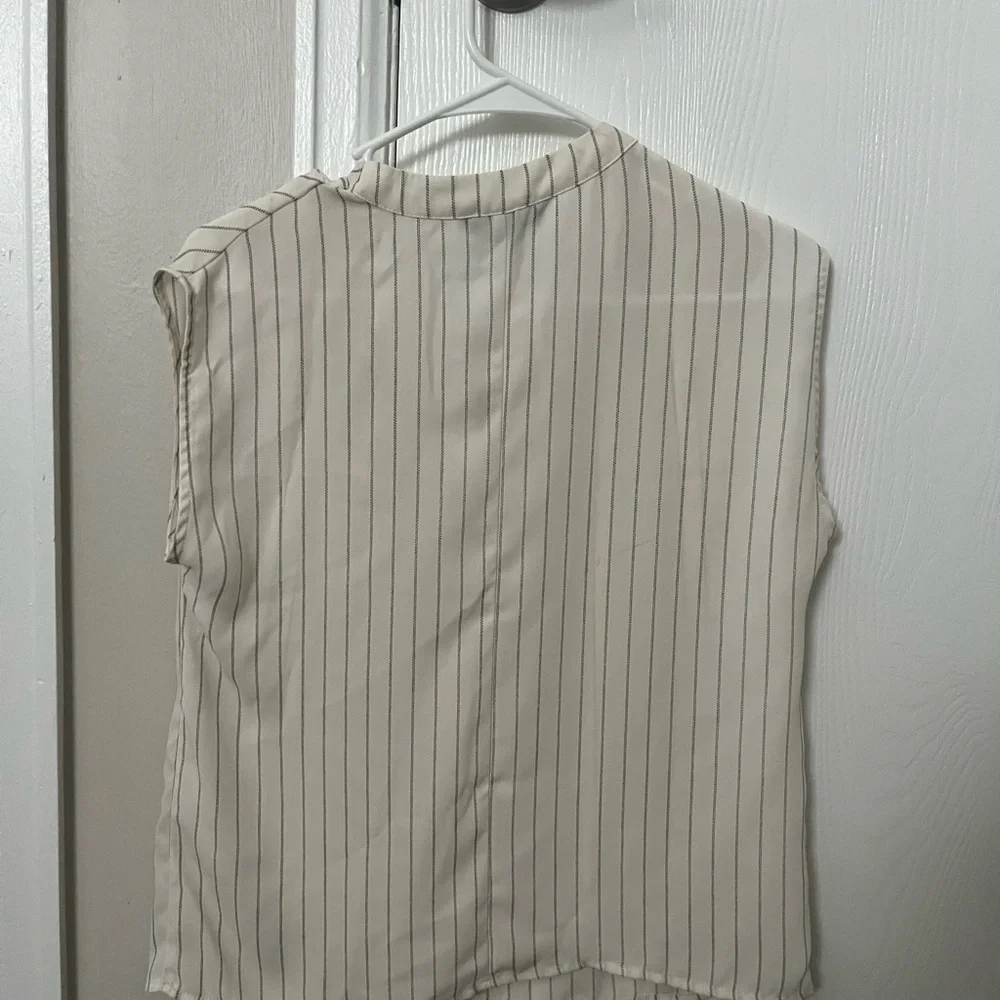 Banana Republic Blouse - Picture 2 of 3